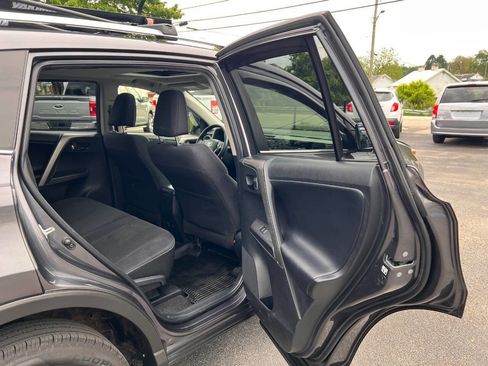 Used 2018 Toyota RAV4 XLE AWD/4WD image 26