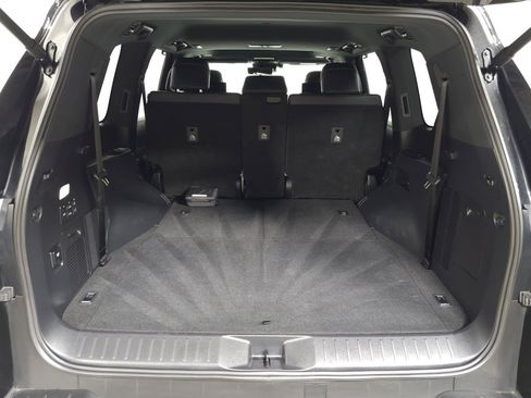 Used 2025 Lexus LX 600 4WD w/ Accessory Package (2T) image 7