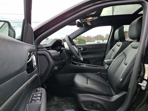 New 2026 Jeep Compass Limited image 9