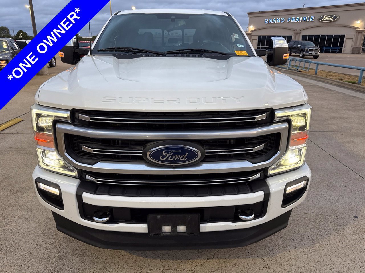 Used 2022 Ford F350 Platinum w/ FX4 Off-Road Package AWD/4WD image 2