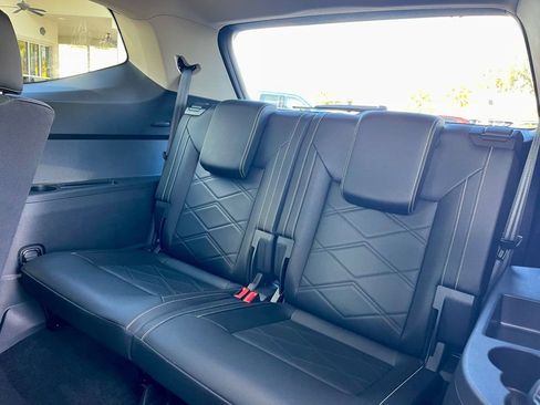 Used 2025 Volkswagen Atlas SE image 13