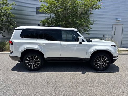 Used 2025 Lexus GX 550 w/ Accessory Package (2T) AWD/4WD image 5
