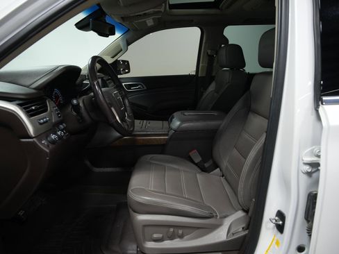 Used 2019 GMC Yukon XL Denali w/ Denali Ultimate Package image 32