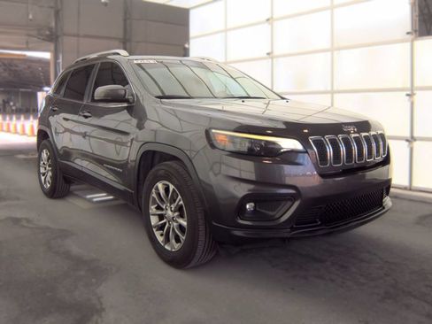 Used 2019 Jeep Cherokee Latitude Plus AWD/4WD image 3