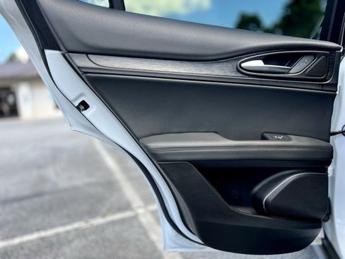 Used 2022 Alfa Romeo Stelvio Sprint image 18