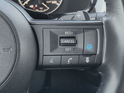 Used 2025 Nissan Pathfinder SV image 30