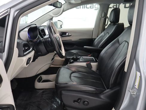 Used 2019 Chrysler Pacifica Limited FWD image 10