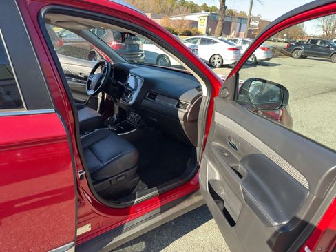 Used 2019 Mitsubishi Outlander SEL image 9
