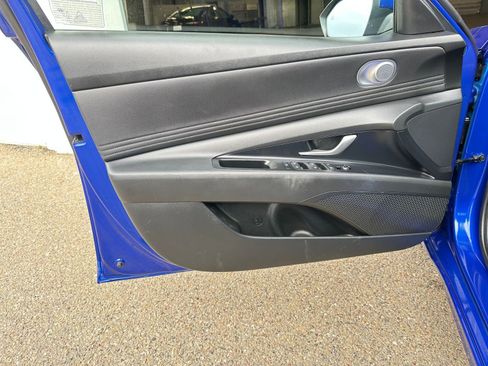 Used 2025 Hyundai Elantra SEL image 20