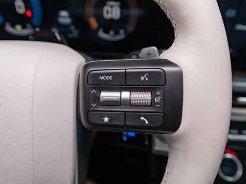Used 2025 Hyundai Santa Fe SEL FWD image 24