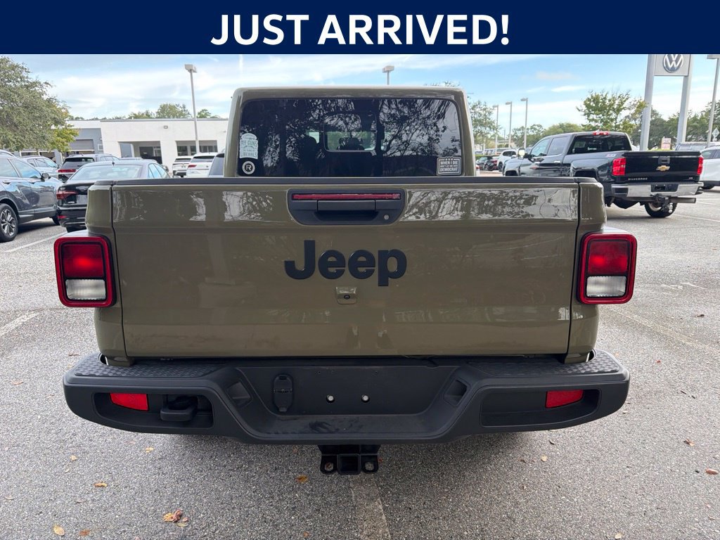 Used 2025 Jeep Gladiator Sport AWD/4WD image 2