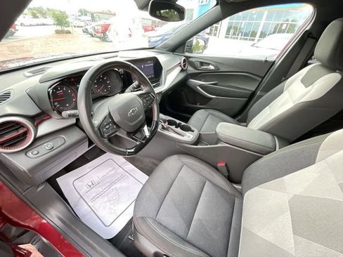 Used 2024 Chevrolet Trax RS FWD image 11
