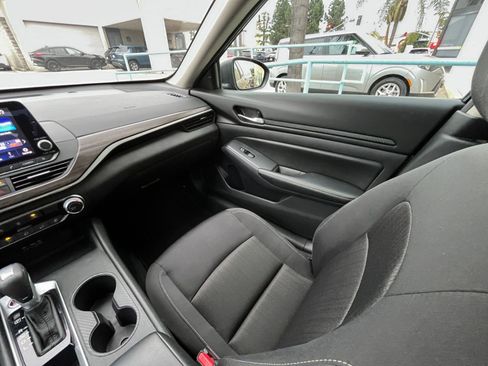 Used 2025 Nissan Altima 2.5 SV image 35
