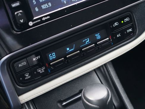 Used 2017 Toyota Corolla iM image 18