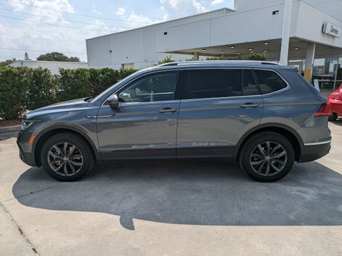 Certified 2023 Volkswagen Tiguan SE FWD image 7