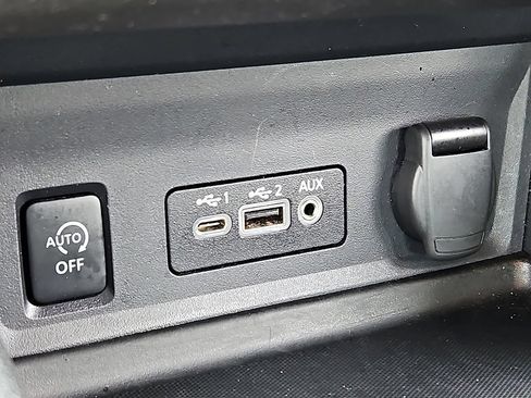 Used 2025 Nissan Sentra SV FWD image 24