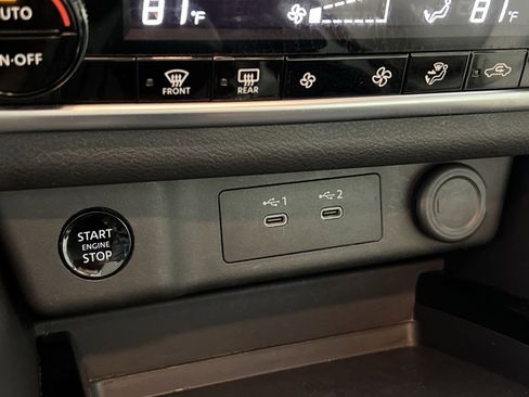 Used 2025 Nissan Rogue SV image 34