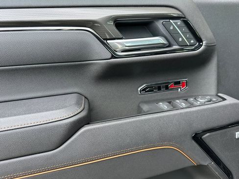 Used 2025 GMC Sierra 1500 AT4 image 11