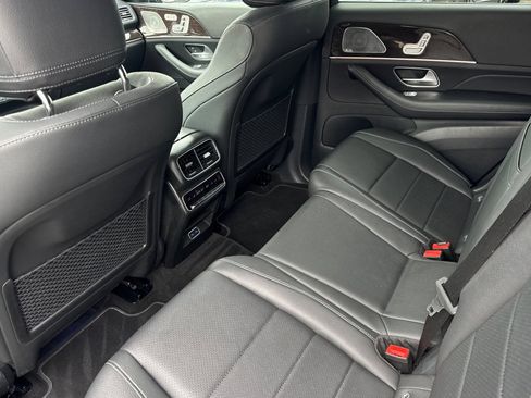 Used 2025 Mercedes-Benz GLS 450 4MATIC image 4