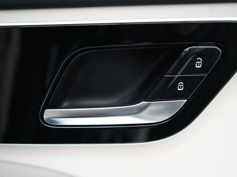 Used 2025 Mercedes-Benz C 300 4MATIC Sedan image 55