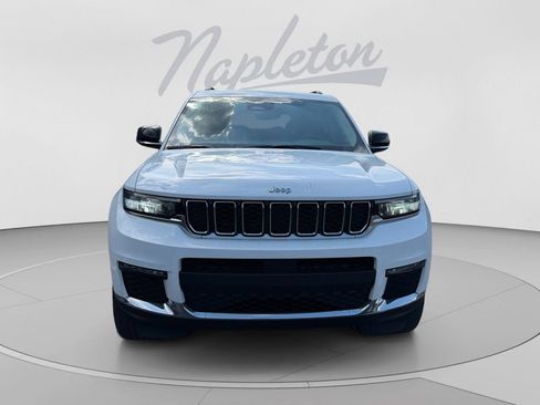 Used 2022 Jeep Grand Cherokee L Limited AWD/4WD image 9