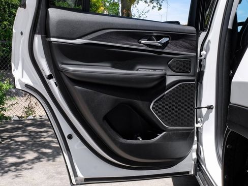 Used 2022 Jeep Grand Cherokee Limited image 57