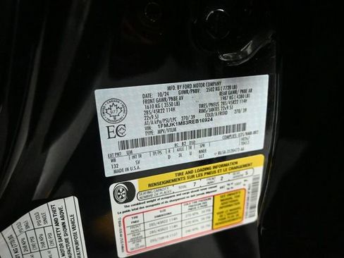 Certified 2024 Ford Expedition Max Platinum image 31