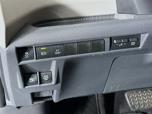 Used 2021 Toyota Sienna XLE w/ XLE Plus Package image 17