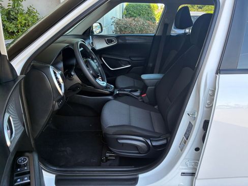 Used 2025 Kia Soul LX w/ LX Technology Package image 27