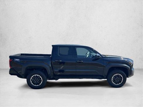 Used 2025 Toyota Tacoma TRD Off-Road image 4