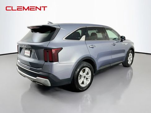 Used 2024 Kia Sorento LX FWD image 6