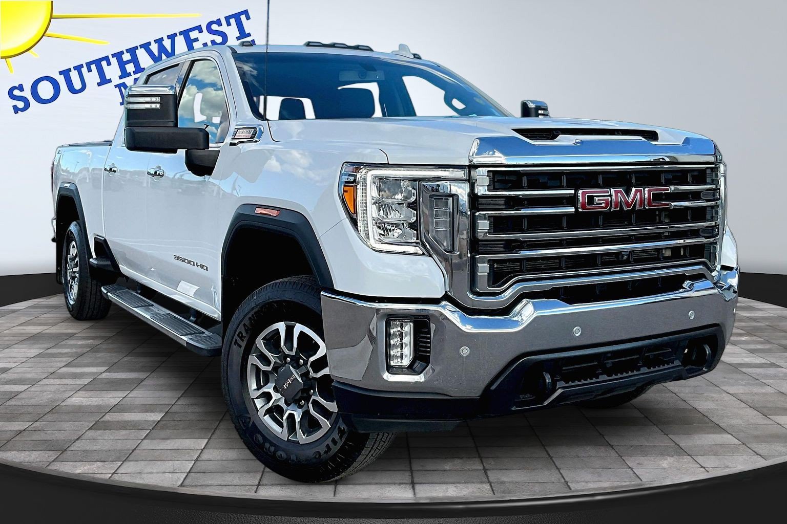 Used 2022 GMC Sierra 3500 SLT w/ SLT Premium Package AWD/4WD image 3