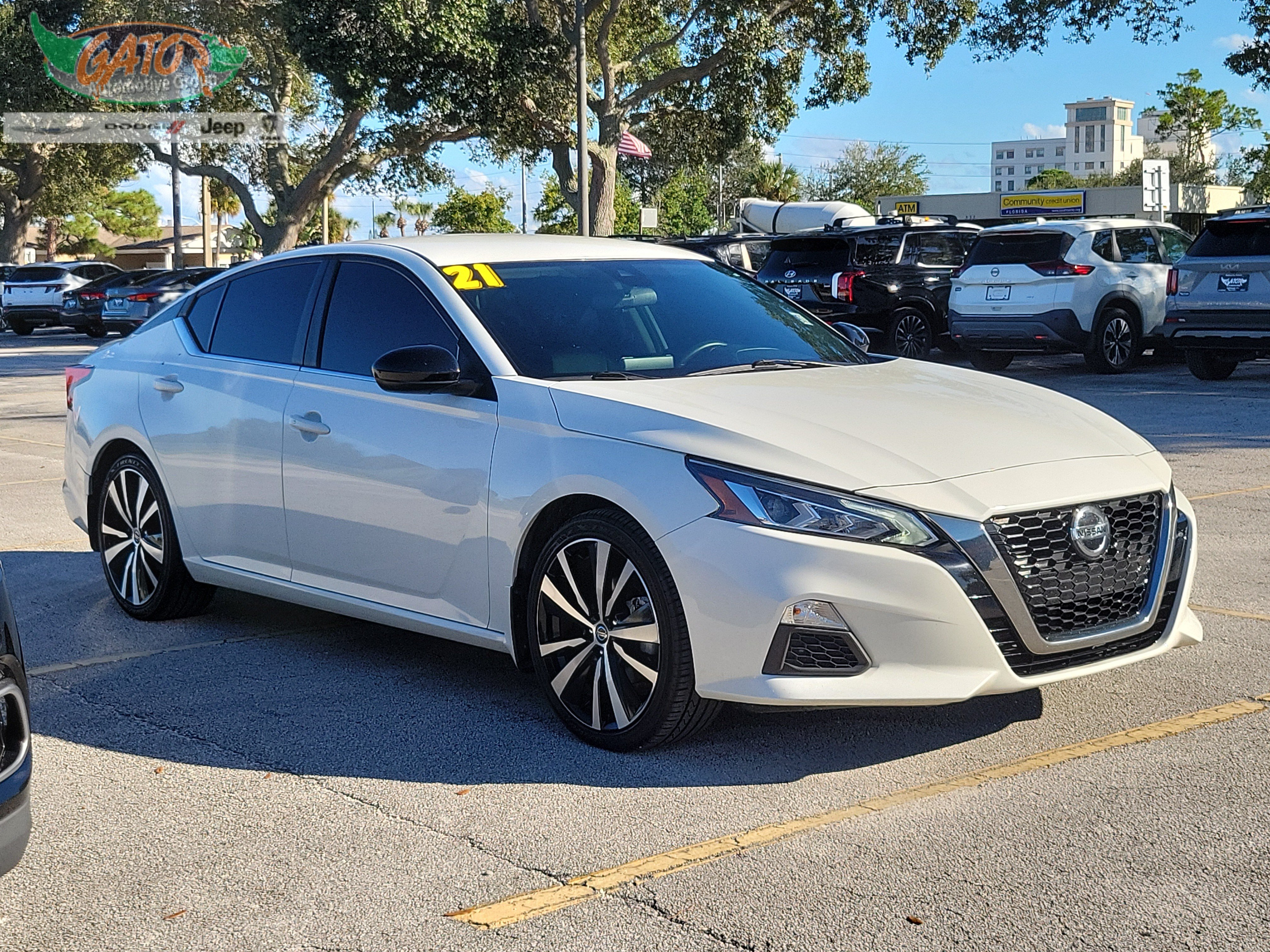 Used 2021 Nissan Altima 2.5 SR FWD image 1