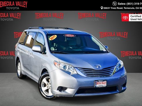 Certified 2017 Toyota Sienna LE image 1