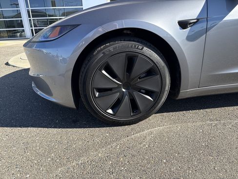 Used 2025 Tesla Model 3 Long Range RWD image 9