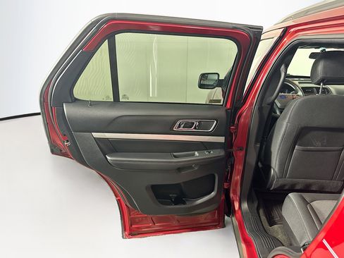 Used 2017 Ford Explorer XLT w/ Class II Trailer Tow Package FWD image 25