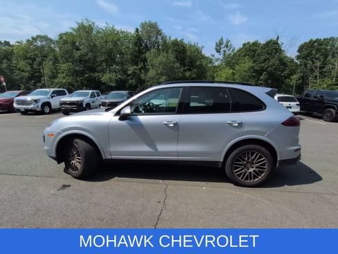Used 2017 Porsche Cayenne Platinum Edition AWD/4WD image 2