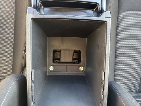 Used 2023 Kia Sorento LX image 31