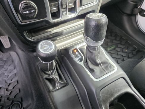 Used 2019 Jeep Wrangler Unlimited Sahara w/ Uconnect 4C Nav & Sound Group image 24