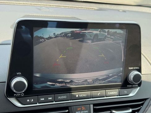 Used 2024 Nissan Altima 2.5 SV FWD image 4