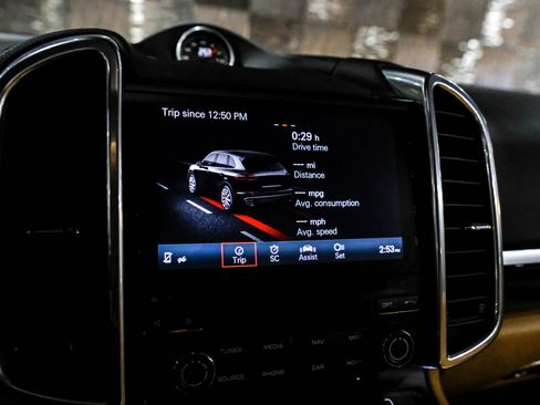 Used 2018 Porsche Cayenne S image 32