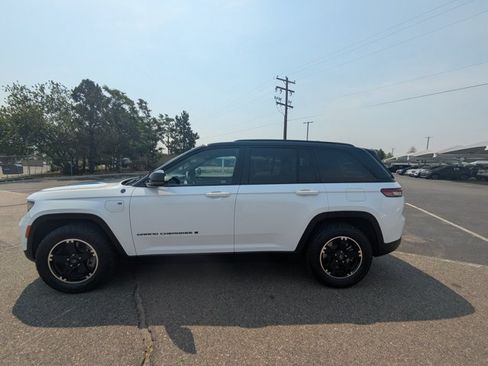 Used 2023 Jeep Grand Cherokee Trailhawk w/ Advanced Protech Group II AWD/4WD image 10