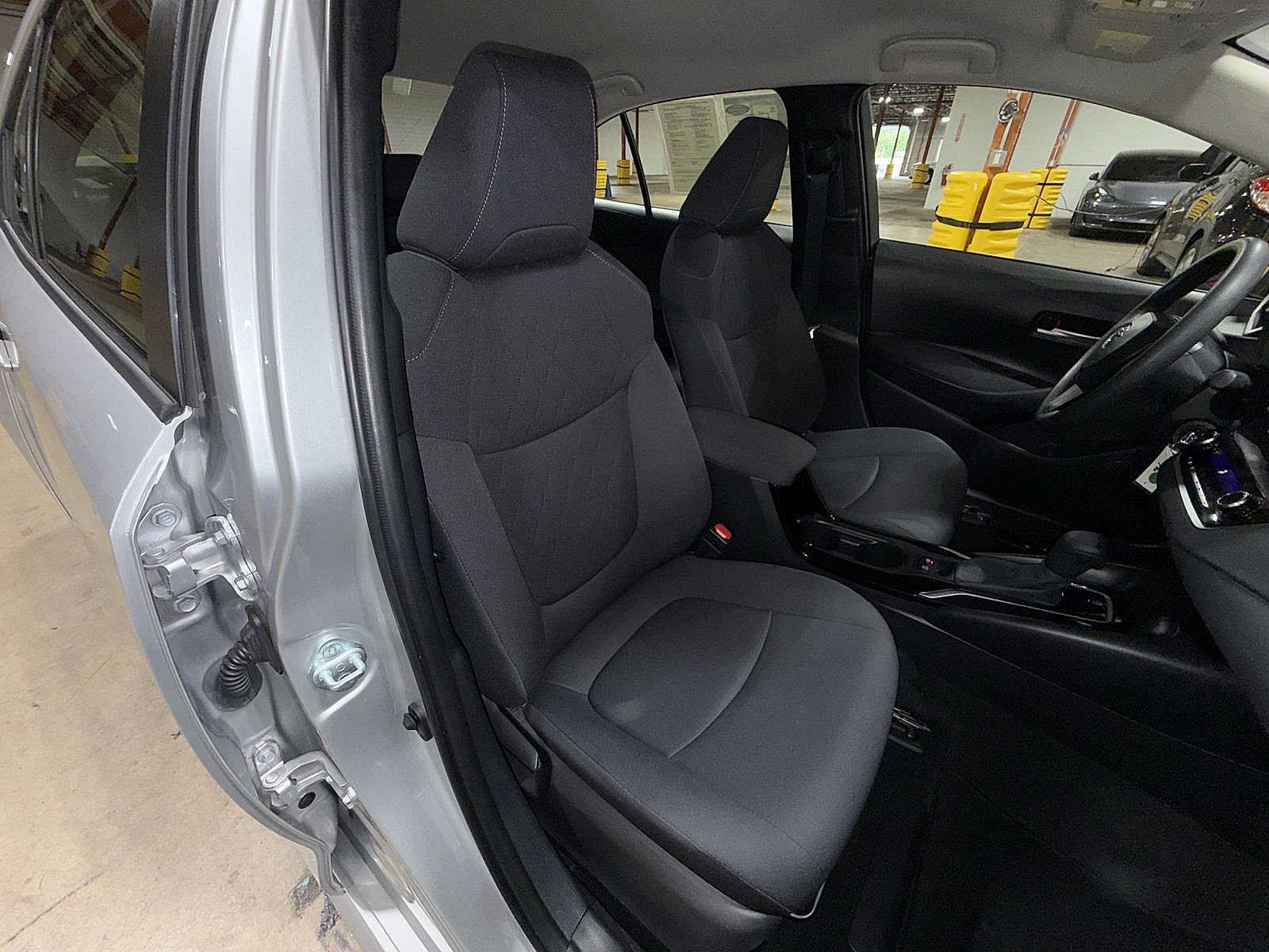 Used 2021 Toyota Corolla LE w/ Carpet Mat Package (TMS) FWD image 16