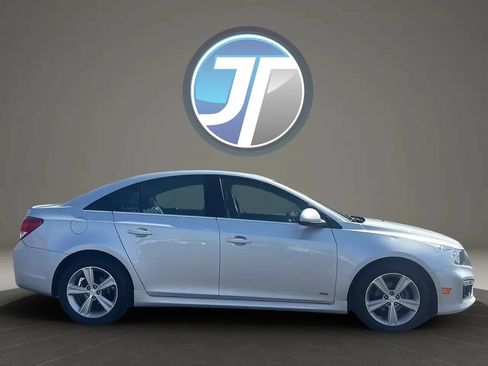 Used 2015 Chevrolet Cruze LT w/ Sun, Sound and Sport Package FWD image 4