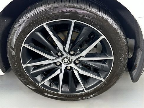 Used 2024 Toyota Camry SE image 30