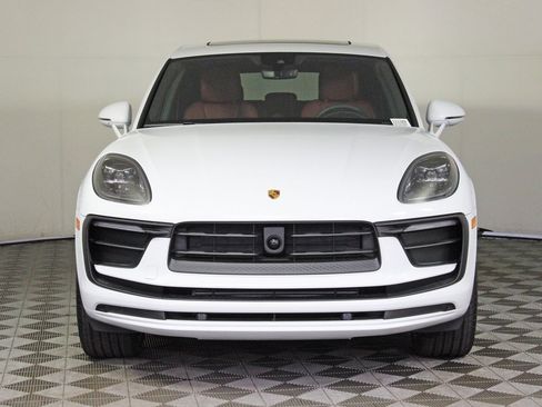 Used 2025 Porsche Macan image 10