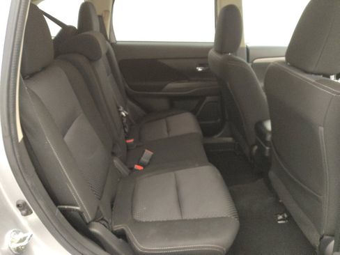 Used 2018 Mitsubishi Outlander SE image 19