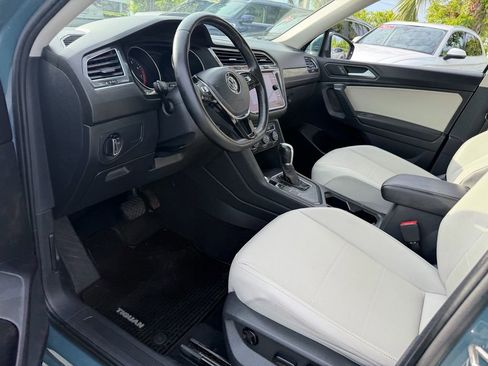 Used 2019 Volkswagen Tiguan SE w/ Panoramic Sunroof Package FWD image 11