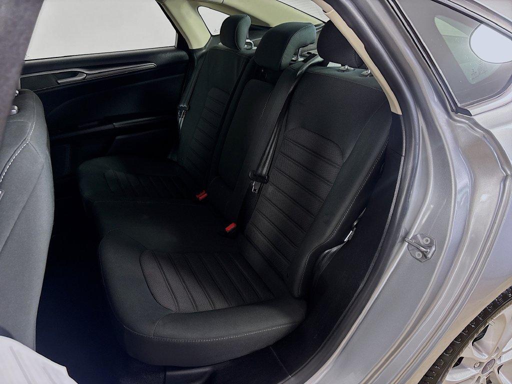 Used 2020 Ford Fusion SE FWD image 20