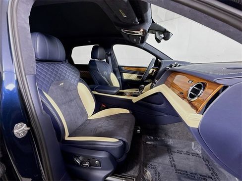 Used 2022 Bentley Bentayga image 30